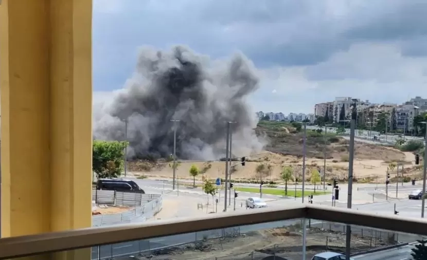 ضربةٌ صاروخيَّة إيرانية تعزل آلاف المنازل في "أسدود" عن الكهرباء