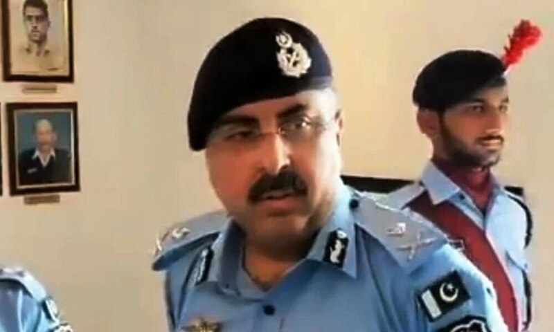 IG Rizvi visits homes of police martyrs; honours families with Eid gifts