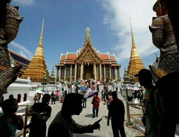Thai govt on brink after coalition partner pulls out