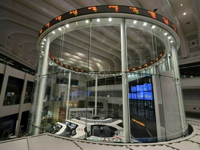 Nikkei lower