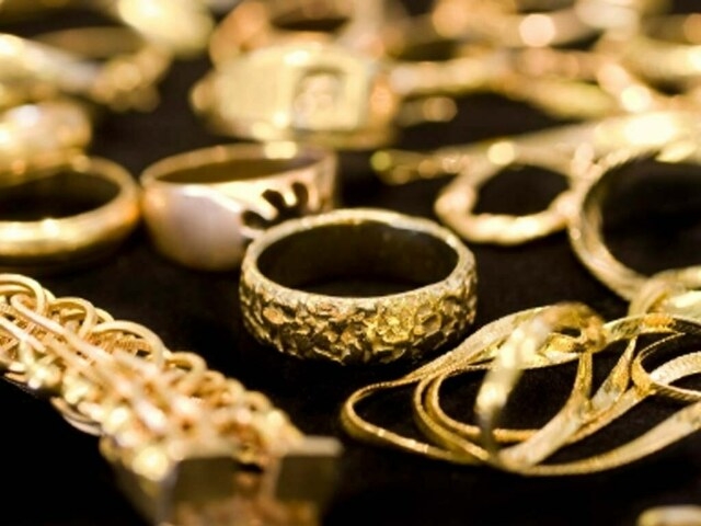 Gold prices firm as US delays decision on ME involvement