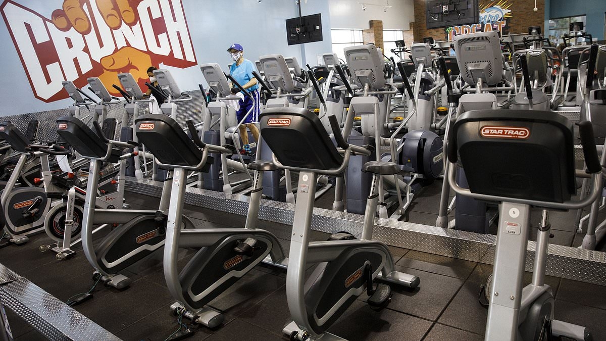 Gym-goer claims he was kicked out of Crunch Fitness for wearing popular hat