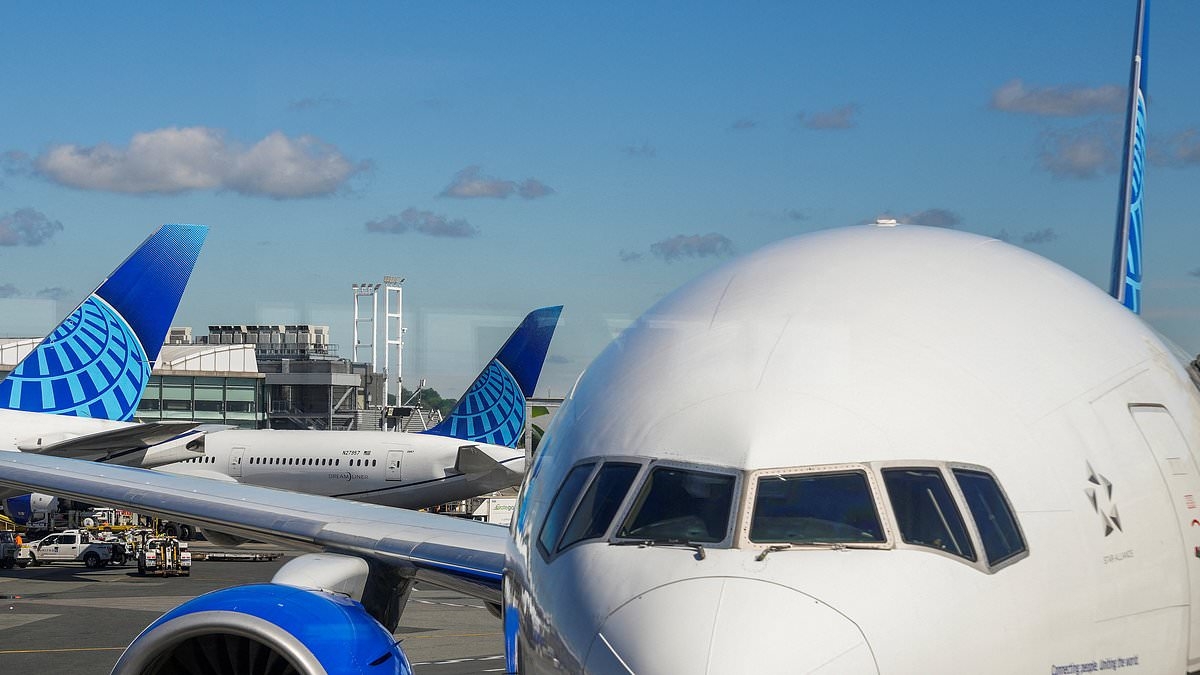 BREAKING NEWS Disaster narrowly avoided at major US airport as tech outage leaves air traffic control in dark