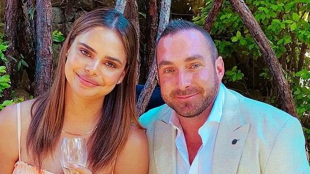 Model Samantha Harris announces she's expecting first child with husband Luke Hunt after standing by him during prison sentence