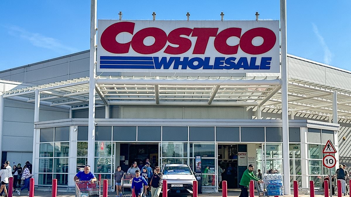 Costco ax 'GOAT' food court item sparking fury from shoppers