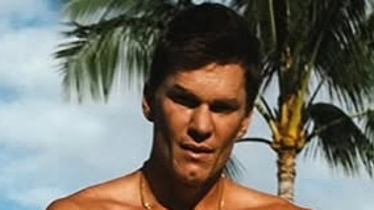 Tom Brady stuns fans with new picture of his incredible physique at 47