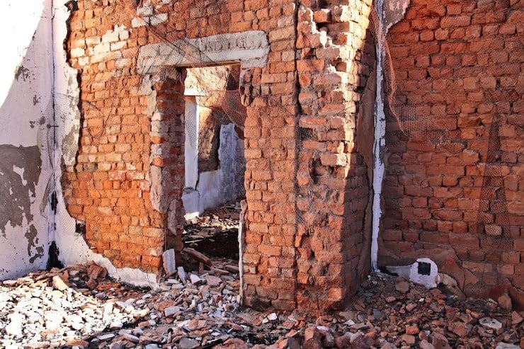 Man dies as brick kiln wall collapses