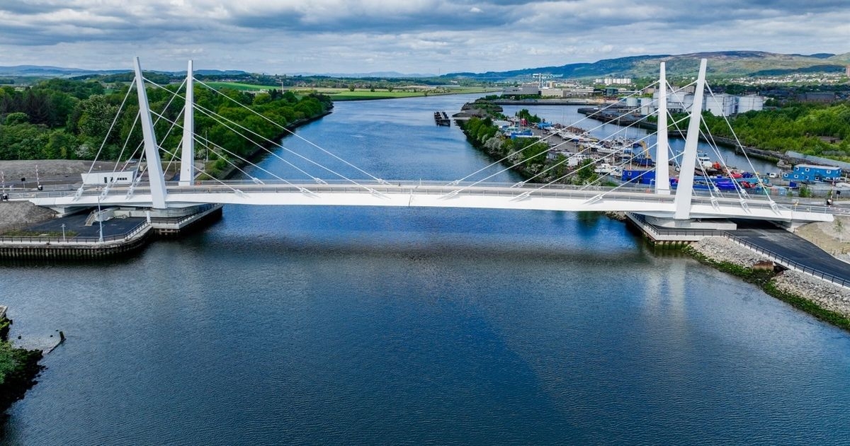 'Unexploded ordnance' found at Glasgow bridge as bomb squad rushes to scene