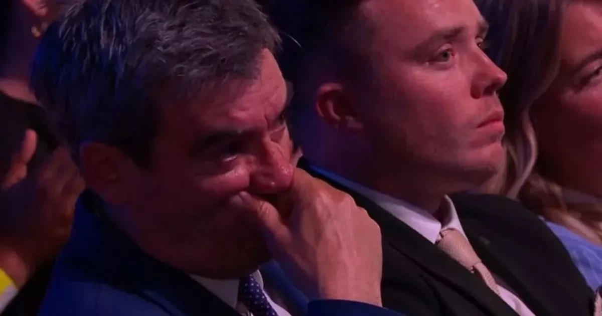 Emmerdale actor leaves fans in 'bits' as he breaks down at Soap Awards