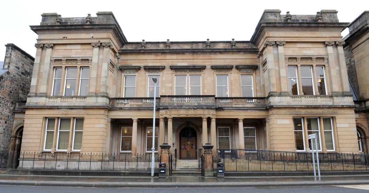 Law quirk sees Barrhead man set 'absolute discharge' challenge after knuckle duster discovery