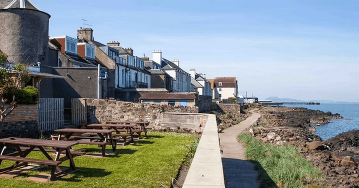 'Welcoming' Scots pub with panoramic coastal view that's 'better than any TV'