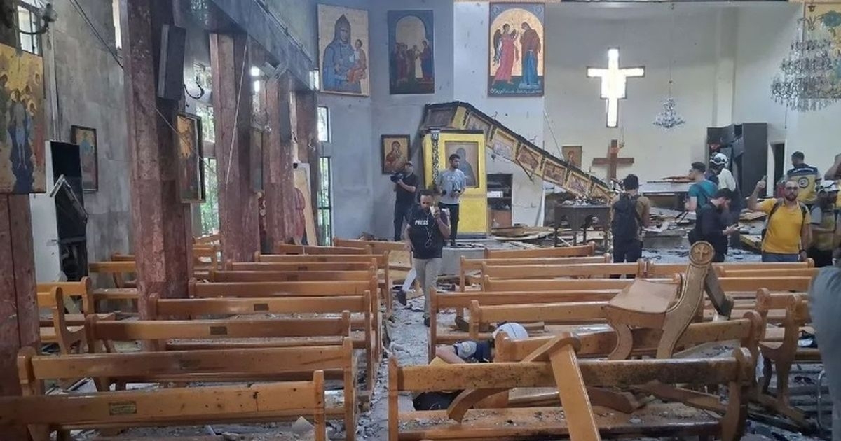 Twenty dead and dozens injured as suicide bomber targets Syrian church