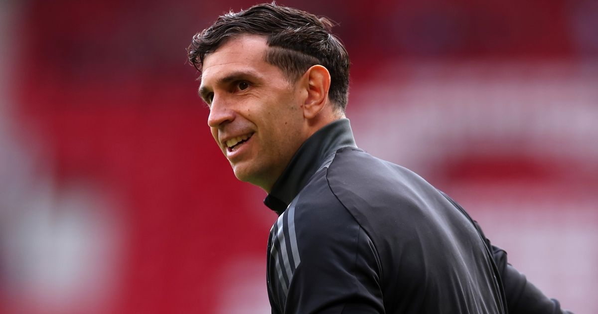 Emi Martinez 'green lights Man Utd transfer' as Aston Villa star eyes move