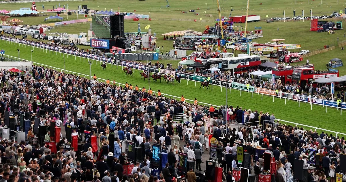 Who is the favourite to win the 2025 Epsom Derby?