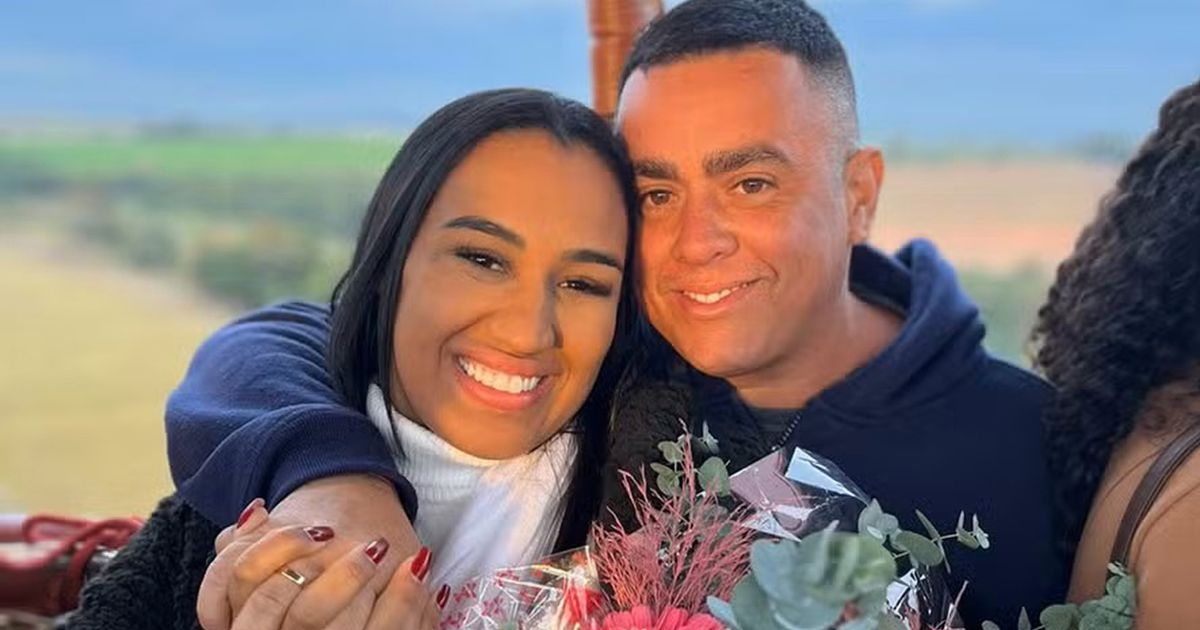 Couple get engaged on hot air balloon moments before it crashes in disaster