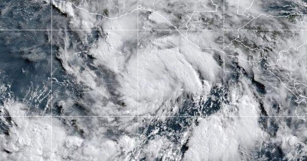 Travel warning as Tropical Storm Erick set to become hurricane on UK hotspot