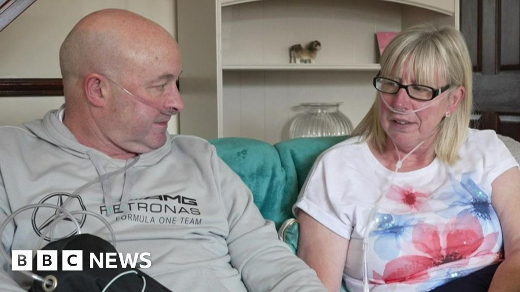 Pulmonary fibrosis: Lung disease siblings battling to breathe