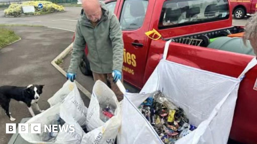 Litter at school campus branded 'utter shambles' by Beach Buddies