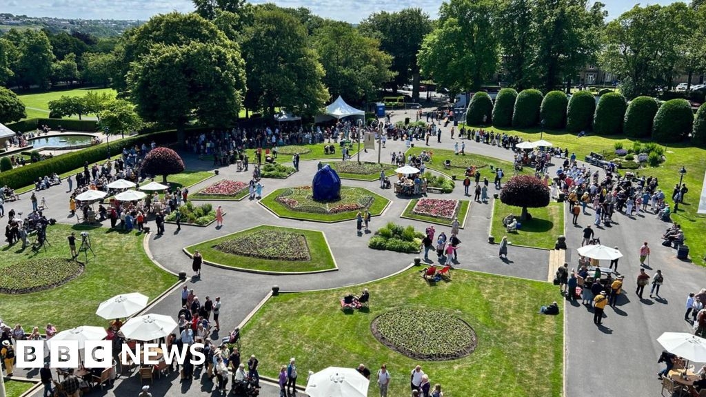 BBC Antiques Roadshow filmed at Cartwright Hall in Lister Park
