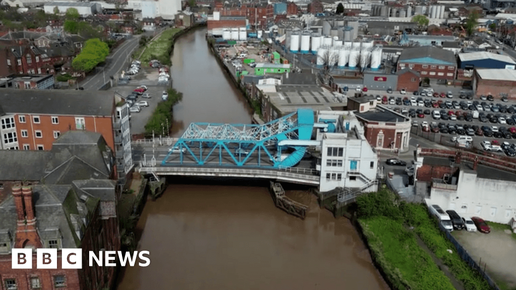 Plan to fix Hull bridges and house replica Banksy on Scott Street