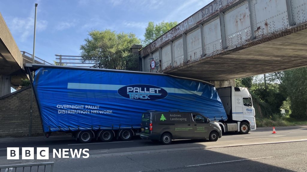 Guildford traffic disruption after lorry hits railway bridge