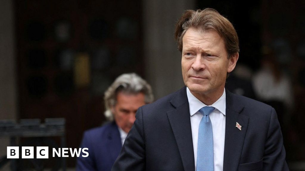 Reform UK's Lincolnshire leaders reject 'low-height' pylons plan