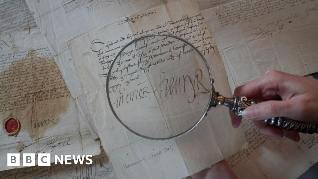 Rare Mary Queen of Scots letters to be auctioned