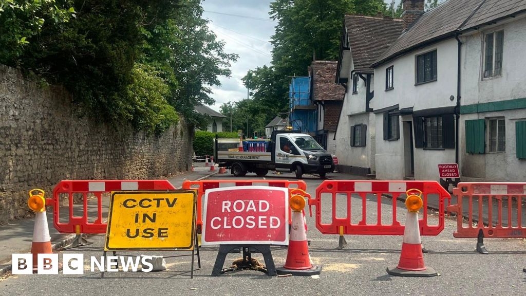 Surrey A281 road reopens after lorry damaged listed building