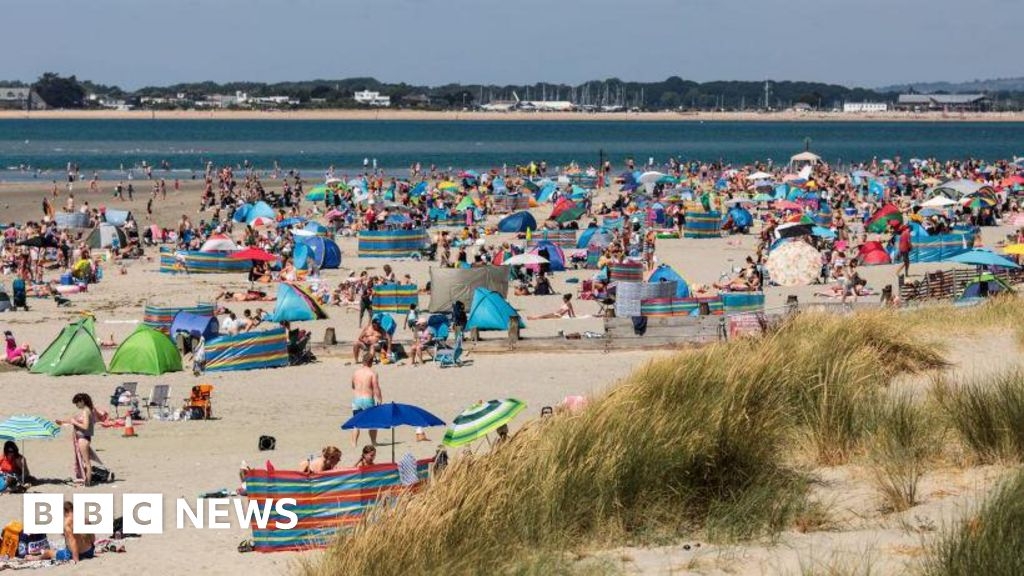 Forty lost children reports at crowded West Wittering beach