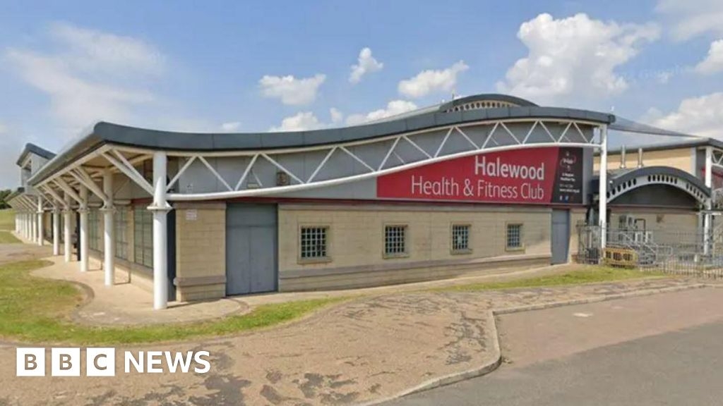 Knowsley extends free school holiday swimming sessions offer