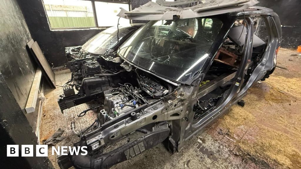 Stolen Land Rover tracked down by Epping couple using tech