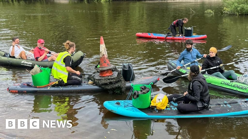 Shrewsbury litter-pickers clean up River Severn on paddleboards
