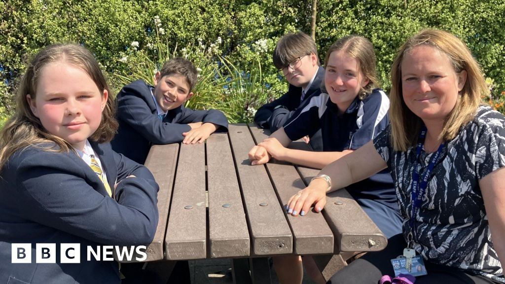 Cheltenham School goes smartphone free in new challenge