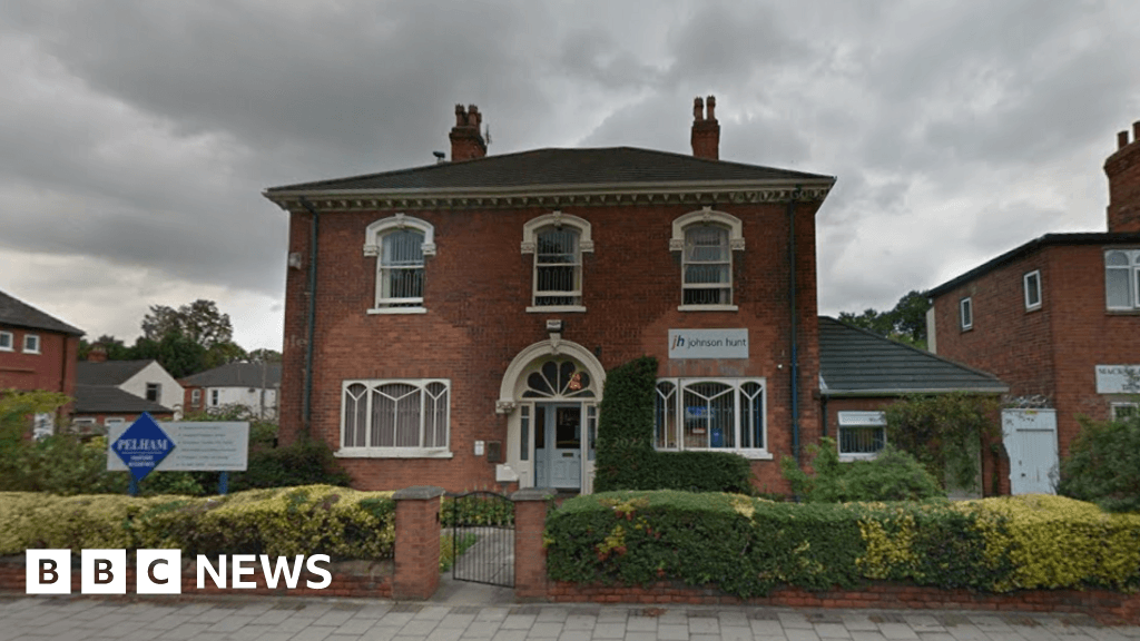HMO with 18 beds approved for former Grimsby accountants' office