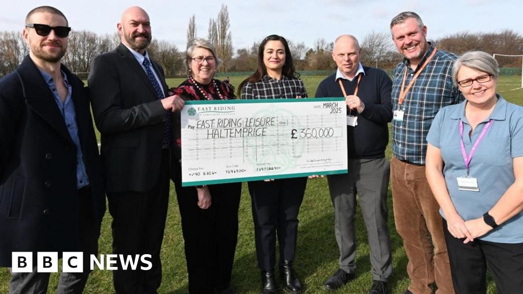 Full-size 3G football pitch for Haltemprice leisure centre