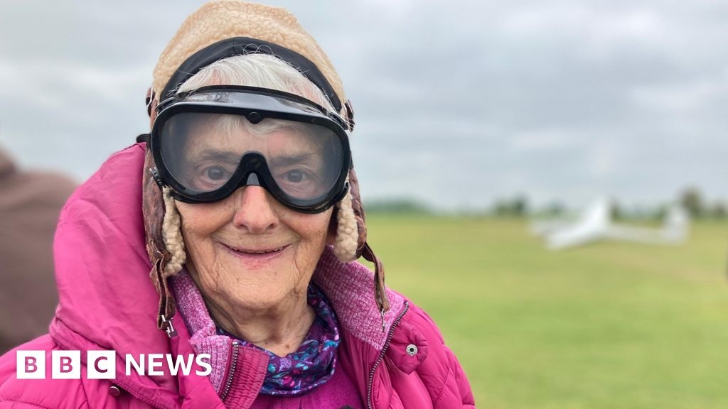 Lutterworth gran, 90, takes to the skies after raffle win