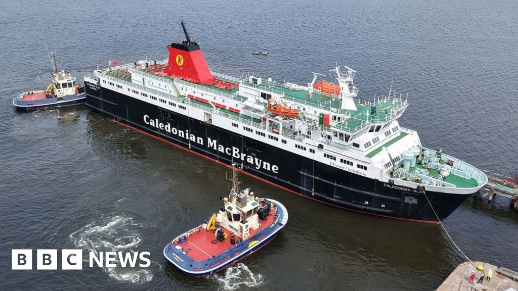 Return of MV Caledonian Isles on Arran route delayed again over pressure issue