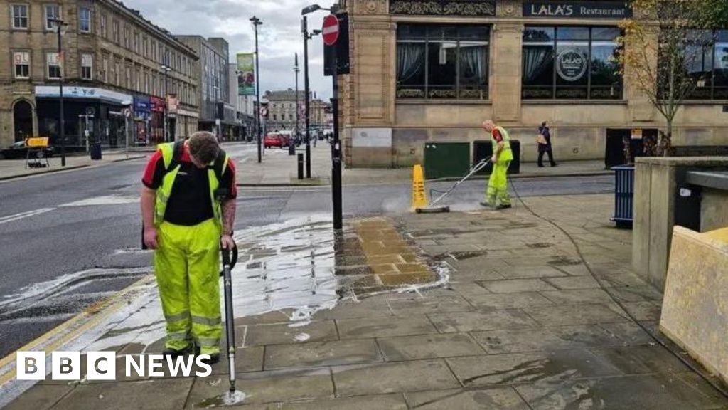 Heckmondwike and Marsden gum problem targeted by £26k grant