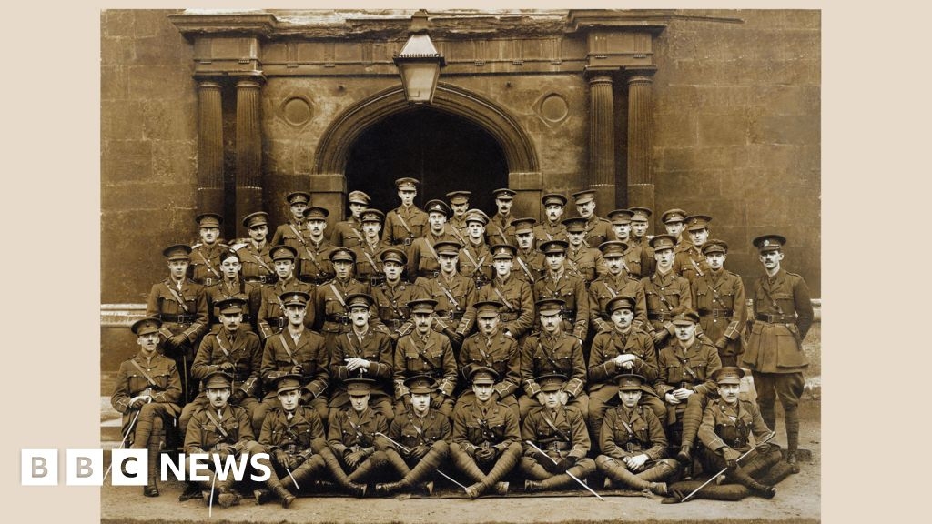 Historian tries to identify WW1 Durham Light Infantry soldiers in photo