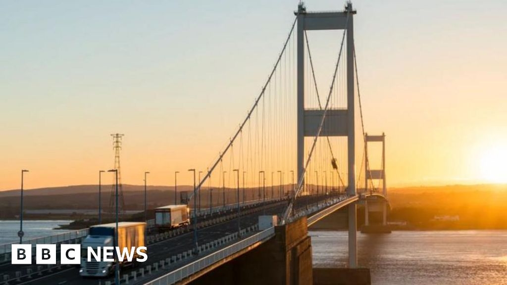 Closing M48 Severn Bridge to HGVs 'devastating' for hauliers