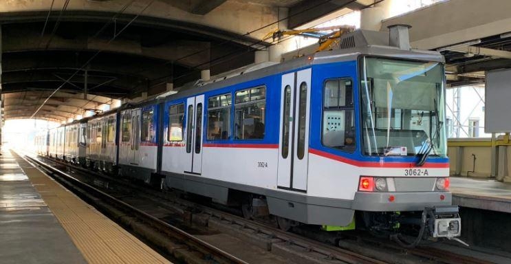 Gov't studying to impose 50% discount for senior citizens riding LRT-1, LRT-2, MRT-3