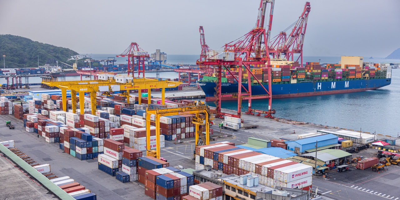 Taiwan Exports Growth Nears 15-Year High Amid Tariff Uncertainty