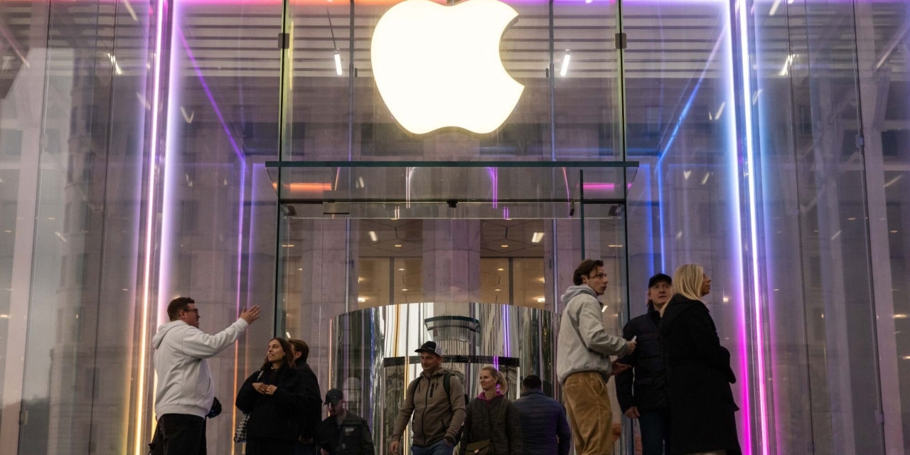 Ordinary Investors Are Souring on Big Tech