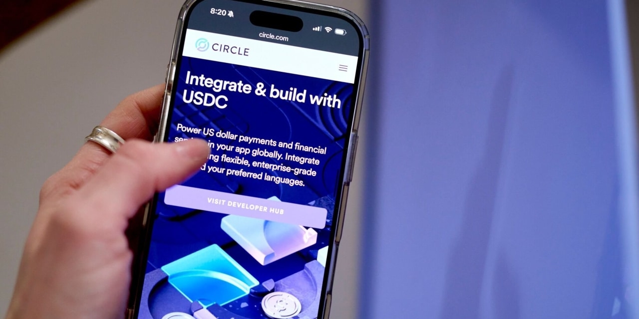 Stablecoin World Opens Up to Smaller Banks