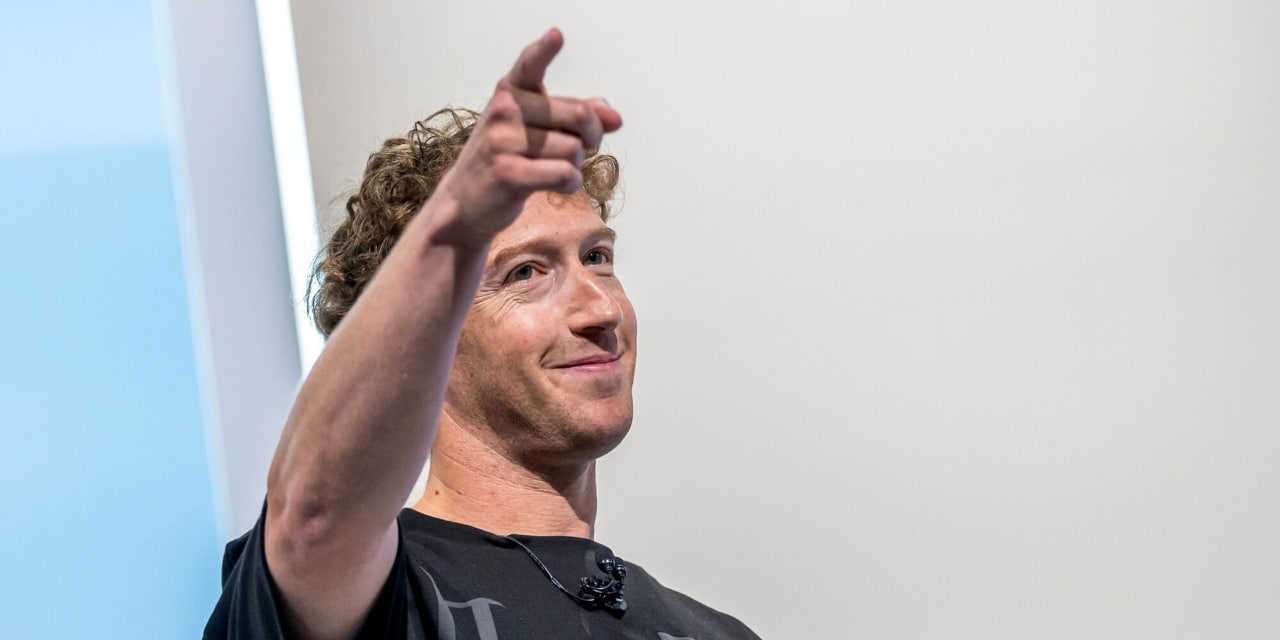 Zuckerberg Leads AI Recruitment Blitz Armed With $100 Million Pay Packages