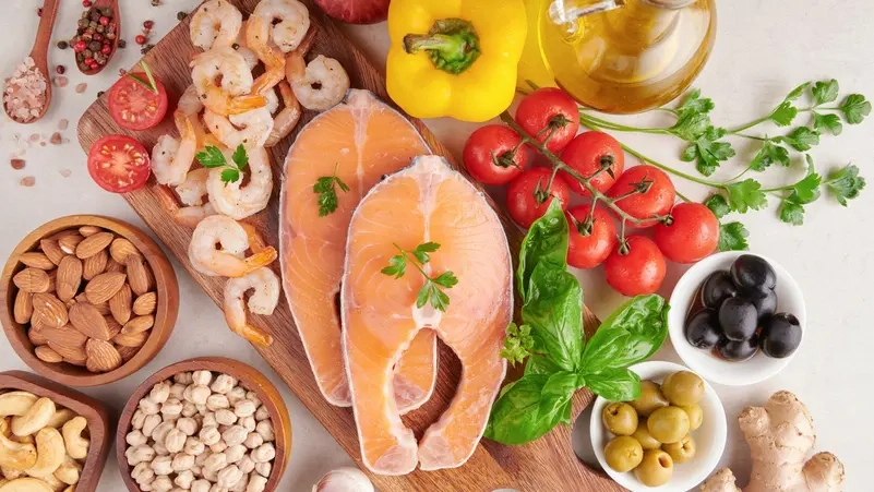 أطعمة شائعة قد ترفع ضغط الدم بصمت