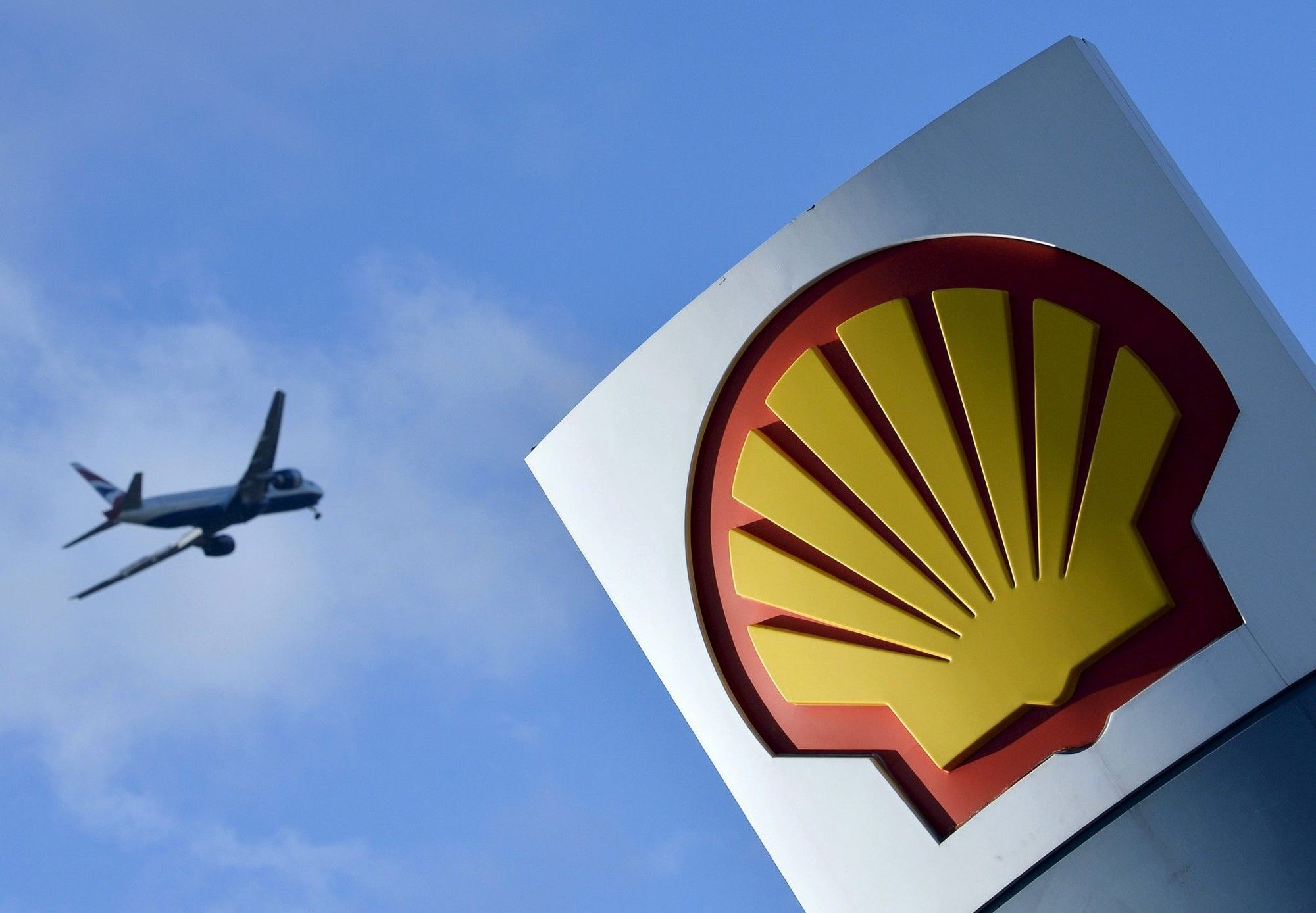 Nigerian monarch wants $12 bn for clean-up before Shell exit