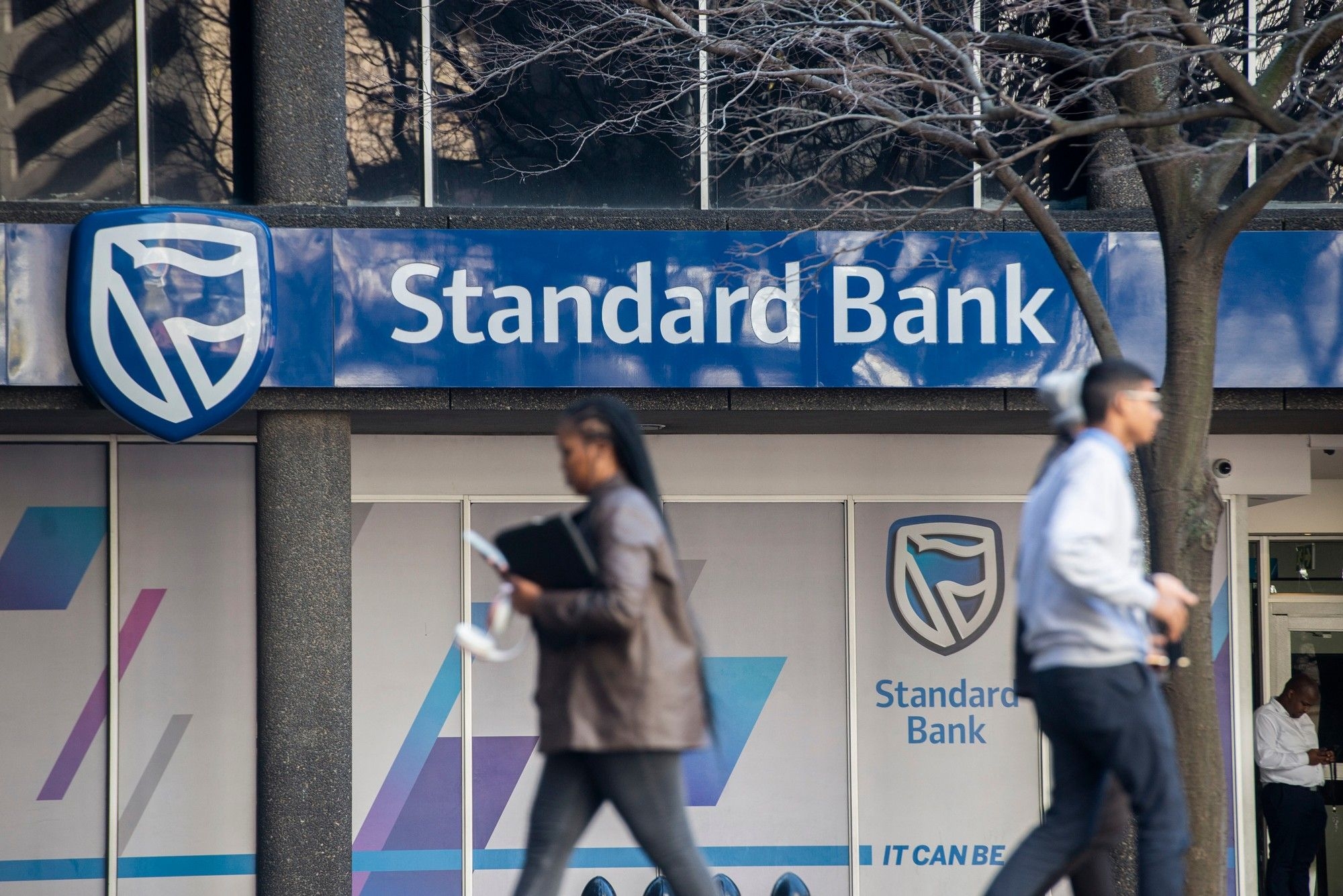 Standard Bank sees resilient 5-month earnings, keeps 2025 guidance despite macro volatility