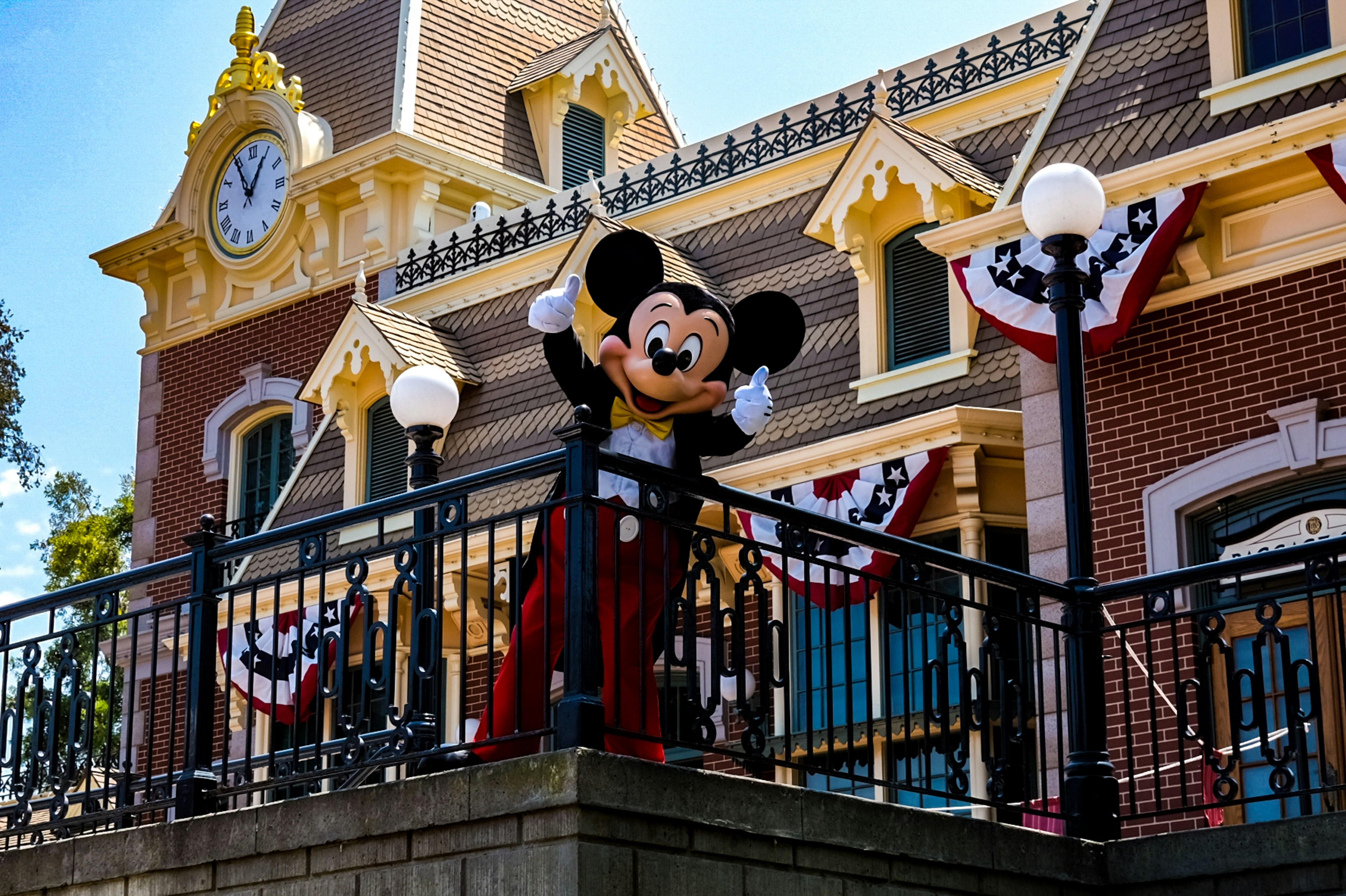 Father left stunned by nearly R20,000 breakfast bill at Disneyland