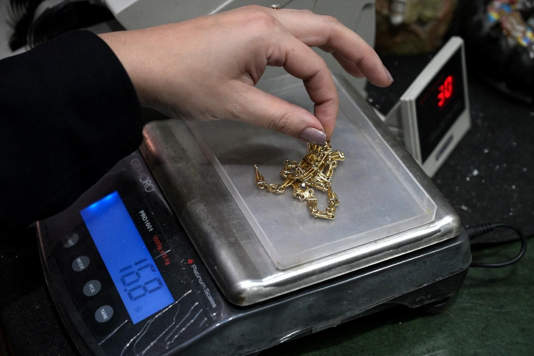 Dollar-obsessed Argentines have a newfound love for buying gold